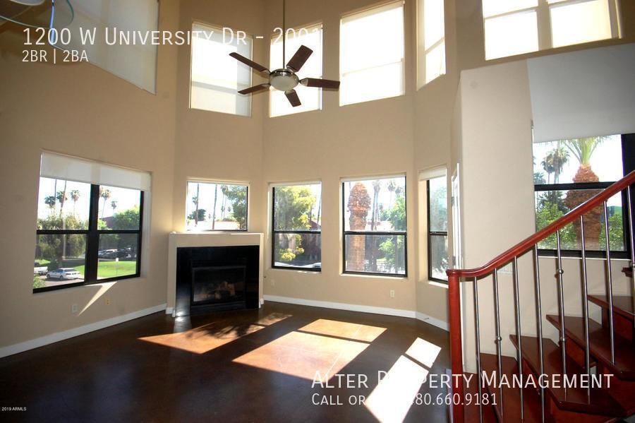 Primary Photo - Gorgeous 2 Bedroom Loft! Right on University