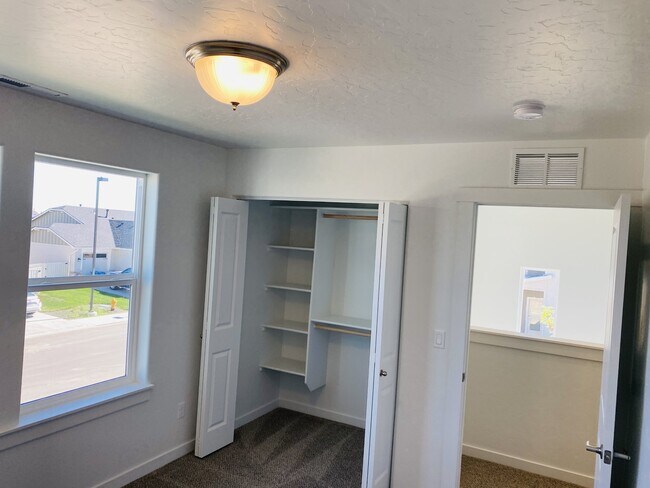 Building Photo - 5553 E Bollo St