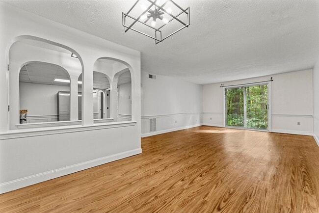 Foto del edificio - 3 Shadowbrook Ln