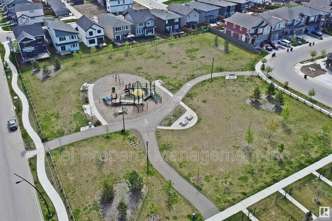 Photo du bâtiment - 2659-2197 197 St NW