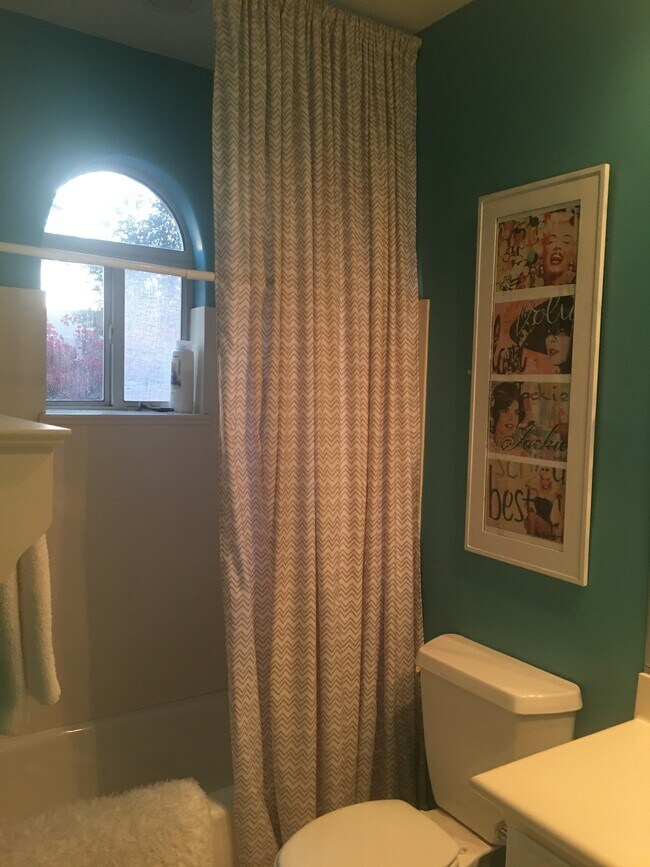 Foto del edificio - 1225 E Warner Rd