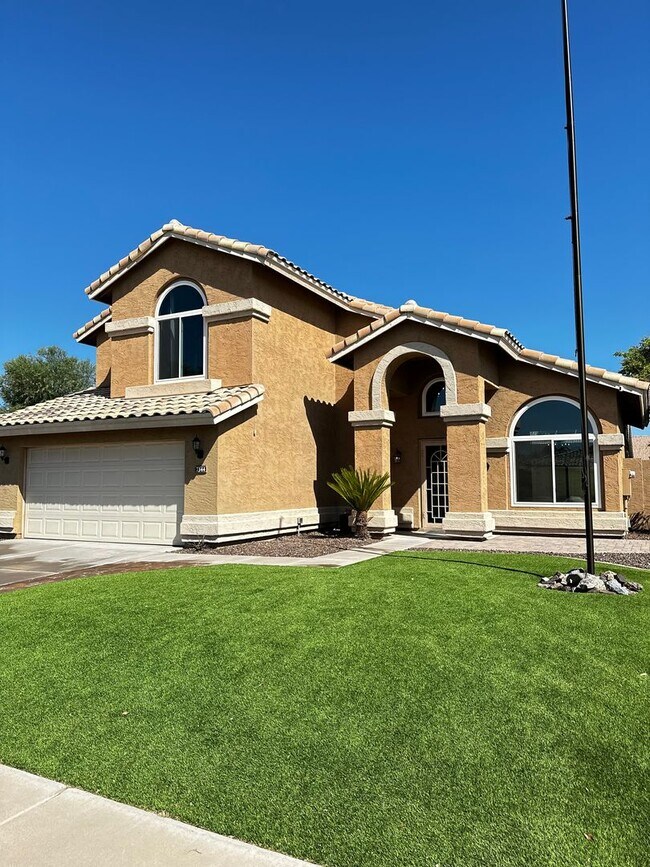 Building Photo - BEAUTIFULLY REMODELED 4 BEDROOM 2.5 BATHRO...