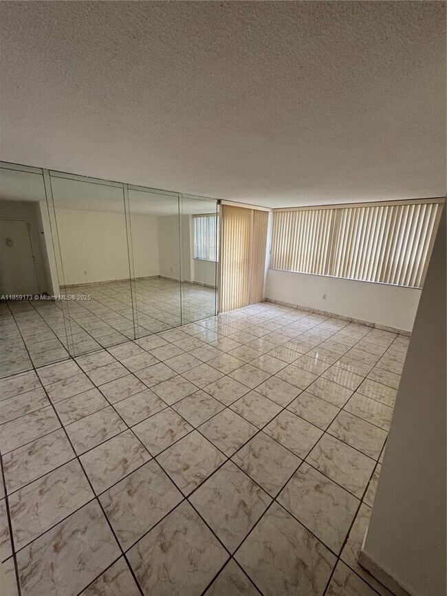 Foto del edificio - 6841 SW 147th Ave