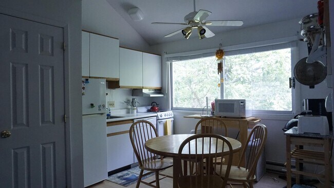 Building Photo - 562 Winterbrook Rd
