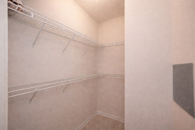 Building Photo - 222 N Columbus Dr