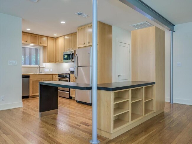 Foto del edificio - 2201 Meadowbrook Dr