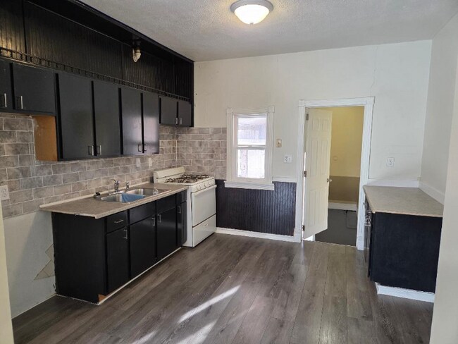 Foto del edificio - 1009 N Webster St