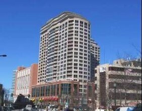 Building Photo - 807 Davis St