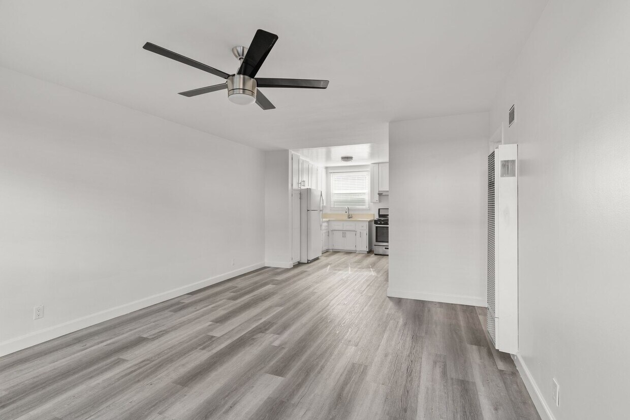 Foto principal - 1521 E 2nd Street