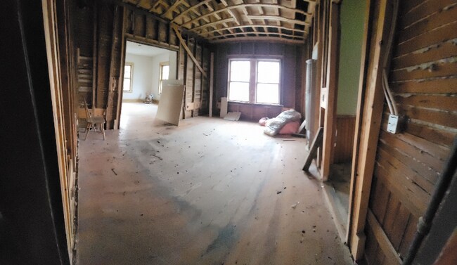 Building Photo - 126 Welles St