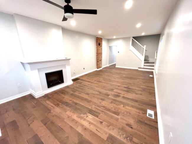 Foto del edificio - 211 Hawkes Ave