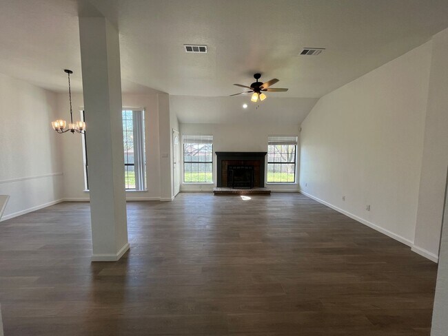 Foto del edificio - FULLY REMODELED 3 BR HOME IN HARKER HEIGHTS