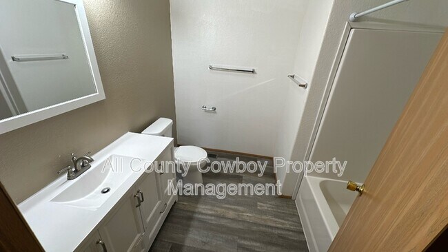 Foto del edificio - 1564 W Polk St