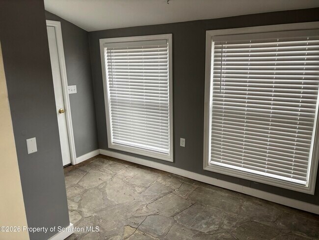 Building Photo - 316 John St