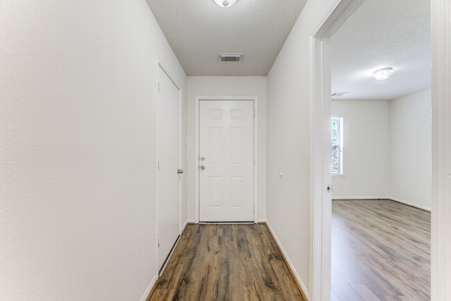 Building Photo - 13000 Lazy Ln