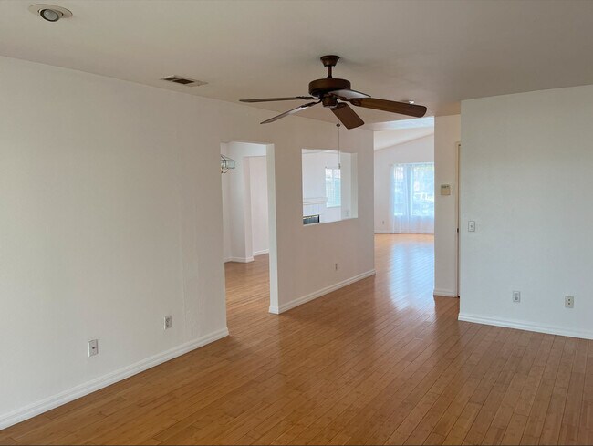 Foto del edificio - 13985 Ivy Ave