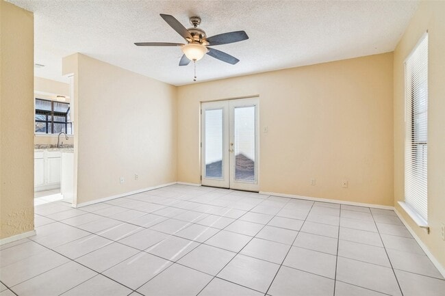 Building Photo - 2111 E Belt Line Rd