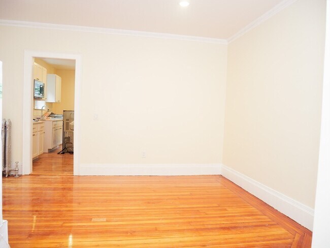 Building Photo - 13 Beals St