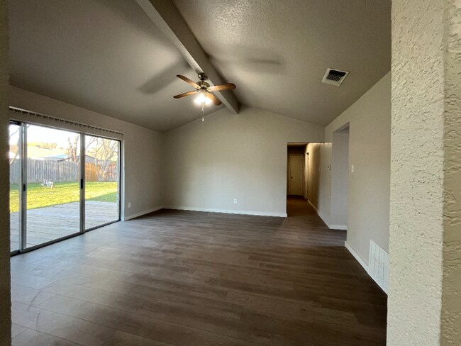 Building Photo - 1011 Shenandoah Dr