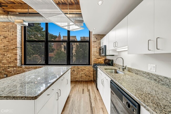 Building Photo - 2210 W Wabansia Ave