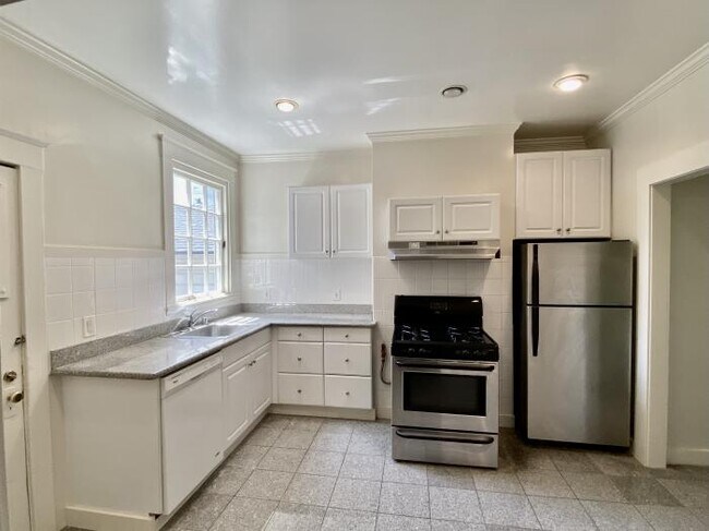 Building Photo - 3 bedroom in San Francisco CA 94115