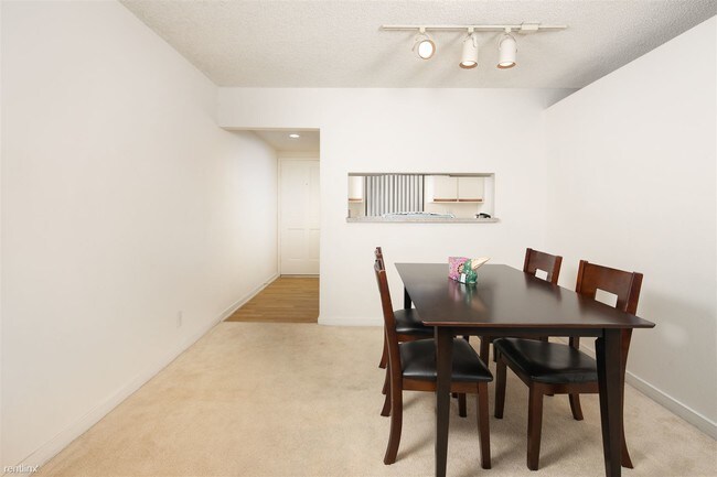 Building Photo - 3801 Parkview Ln
