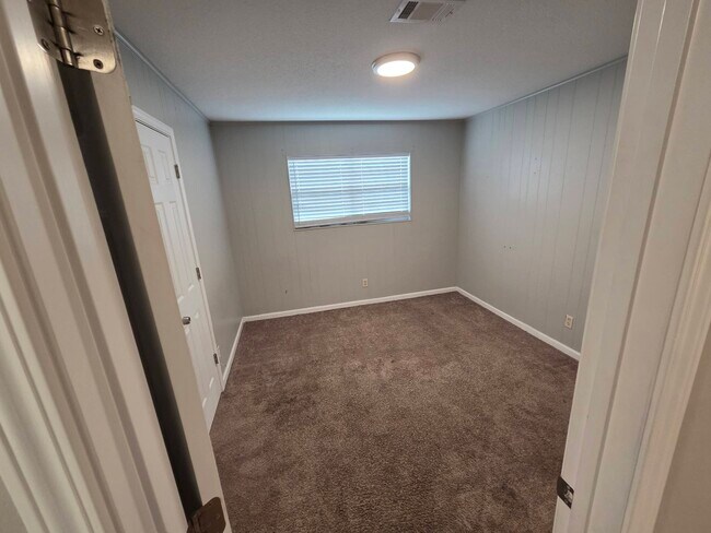 Building Photo - 2500 Westacre Dr
