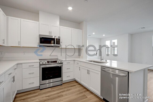 Foto del edificio - 5301 E Commerce Way