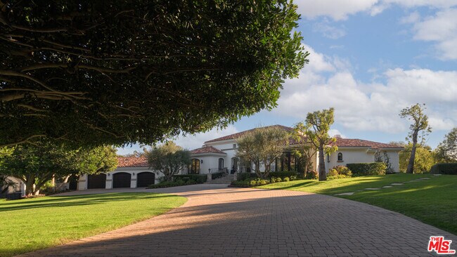 Foto del edificio - 6110 Merritt Dr