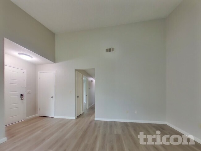 Foto del edificio - 9411 Aizenberg Cir