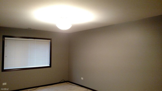 Foto del edificio - 9242 Gross Point Rd