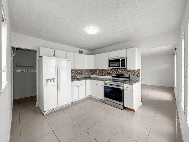 Foto del edificio - 9103 SW 38th St