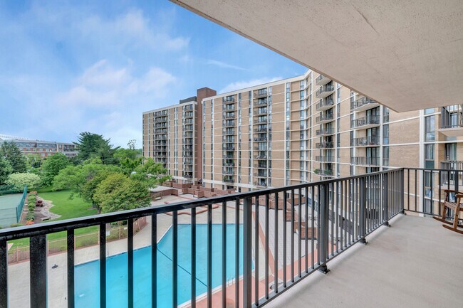 Building Photo - 6800 Fleetwood Rd
