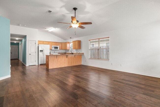 Building Photo - 5841 Last Big Tree Ln