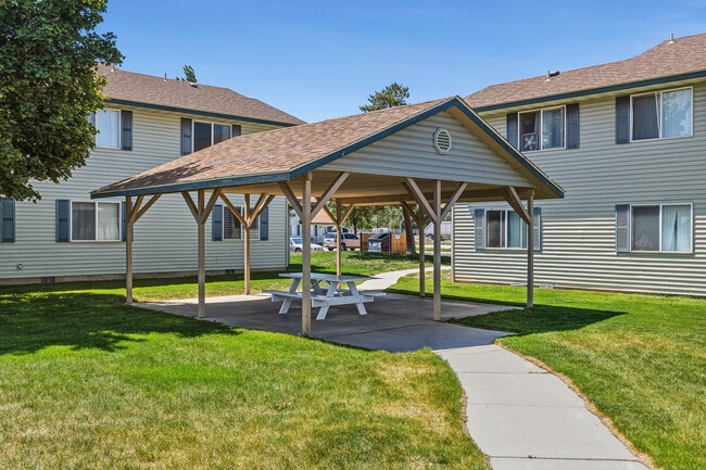 Building Photo - Twin Falls Gardens Apartments