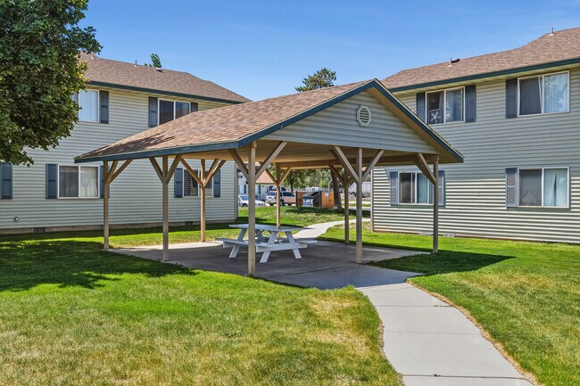 Foto del edificio - Twin Falls Gardens Apartments