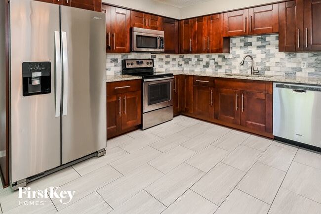 Foto del edificio - 6835 Candlewood Dr S