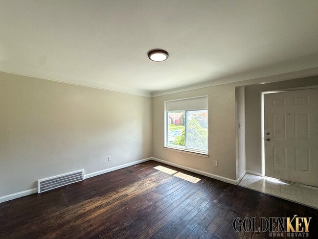 Building Photo - Charming 3 Bed 1 Bath on Detroit’s Eastside!