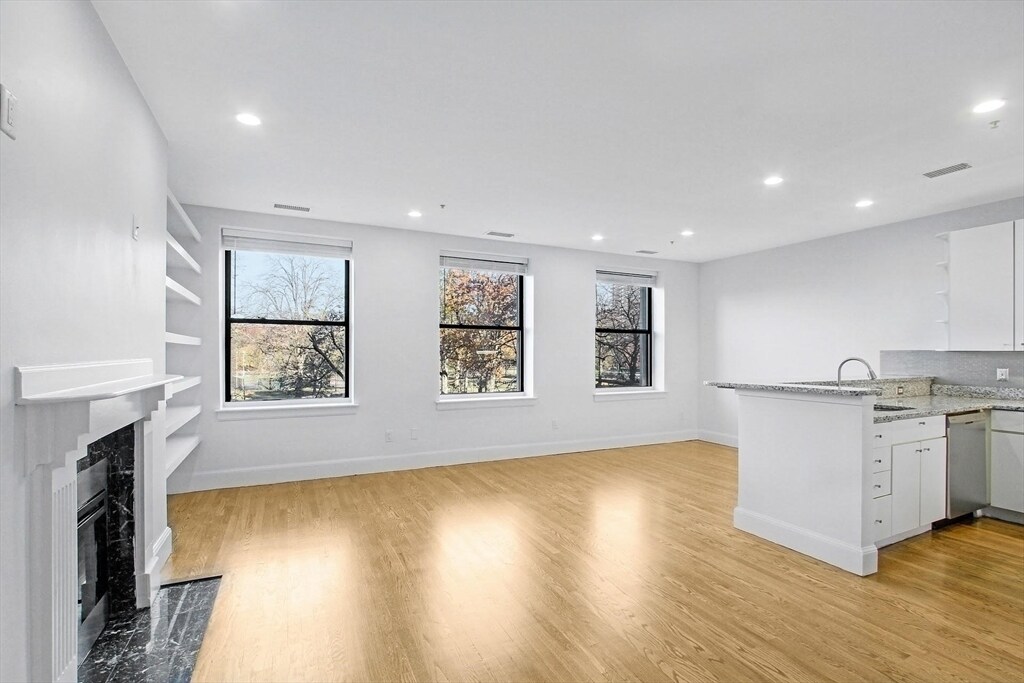 Primary Photo - 136 Boylston St