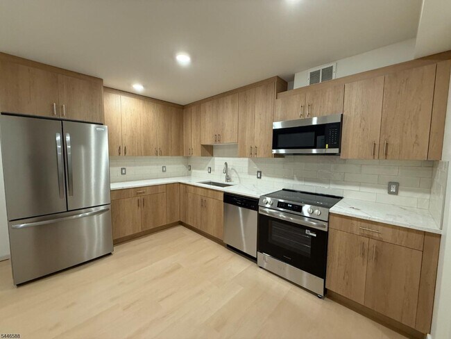 Foto del edificio - 627 Valley Rd