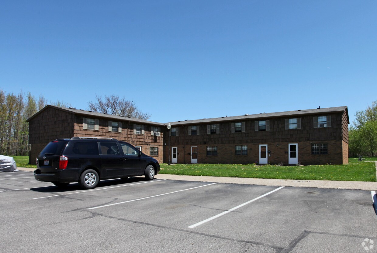 College Village Apartaments - College Village Apartments