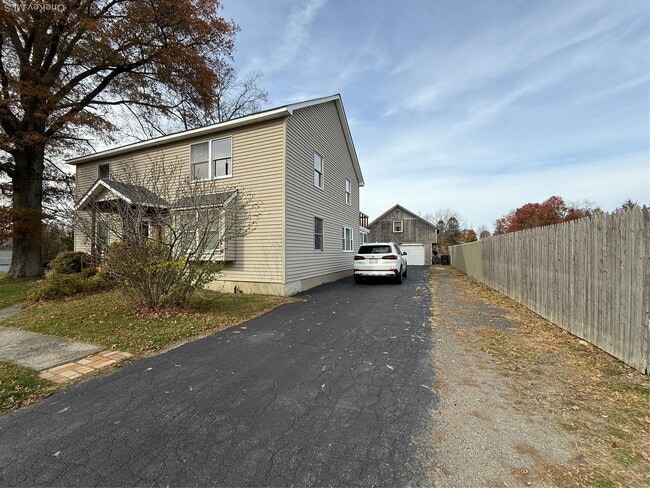 Foto del edificio - 247 Orrs Mills Rd