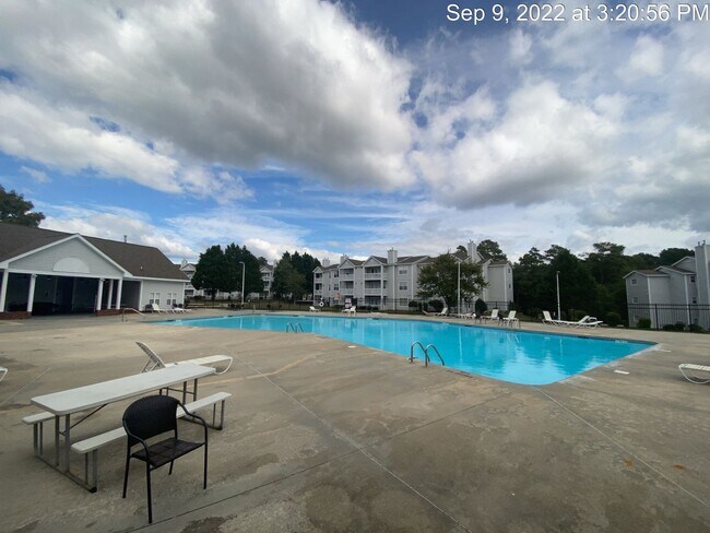 Foto del edificio - 217 Waterdown Dr