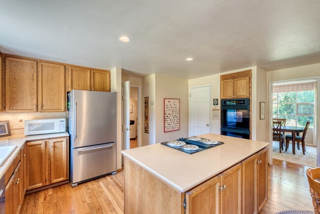 Building Photo - Mercer Island Home