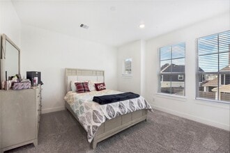 Building Photo - 10062 Rosette Dr