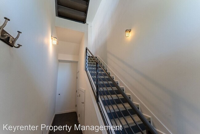 Building Photo - 1 br, 2 bath House - 1601 E 5th St #206