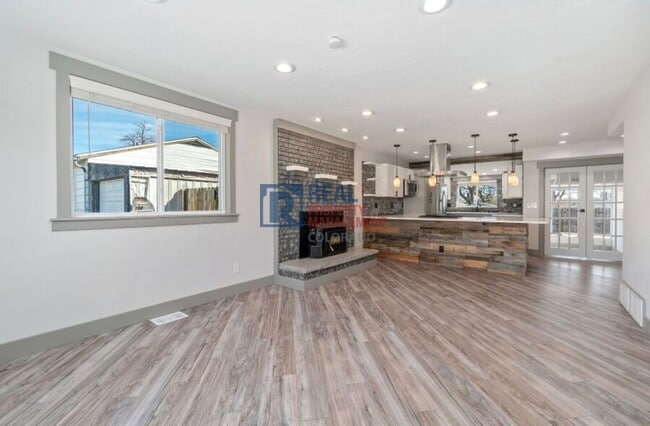 Building Photo - 6120 E 60th Pl