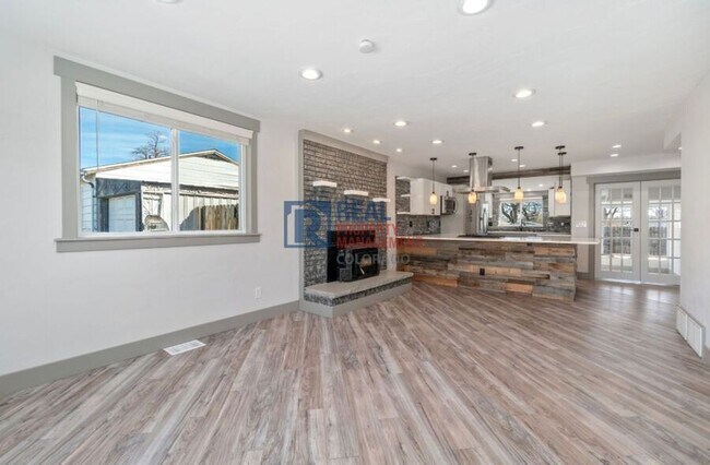 Foto del edificio - 6120 E 60th Pl