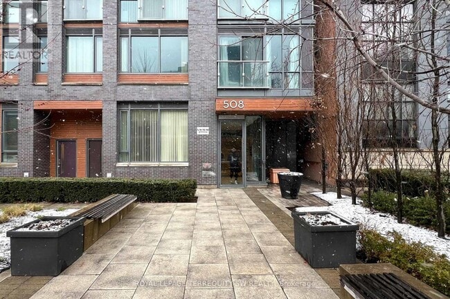 Building Photo - 508 Wellington St W