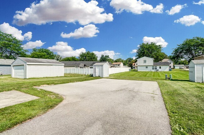 Building Photo - 3704 Willow Run Dr